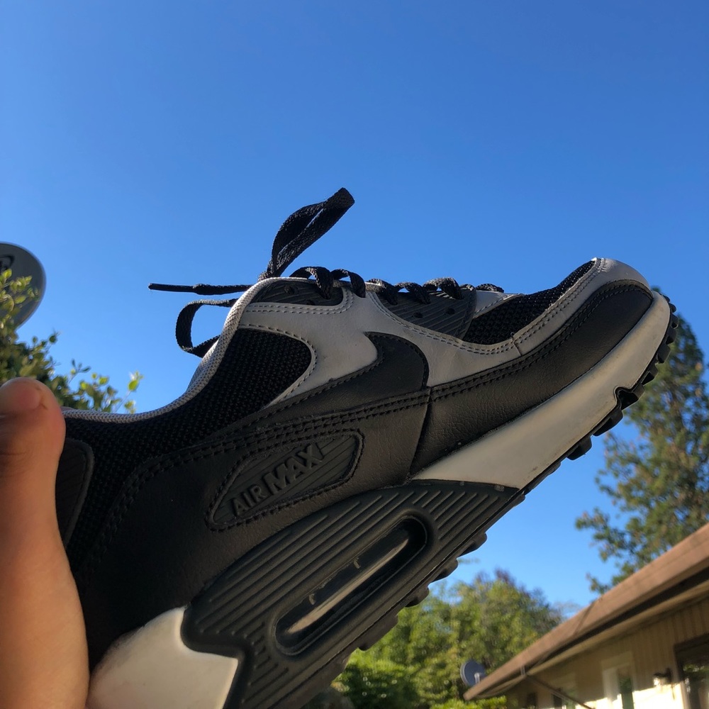 Selling air max 90 brand new ,